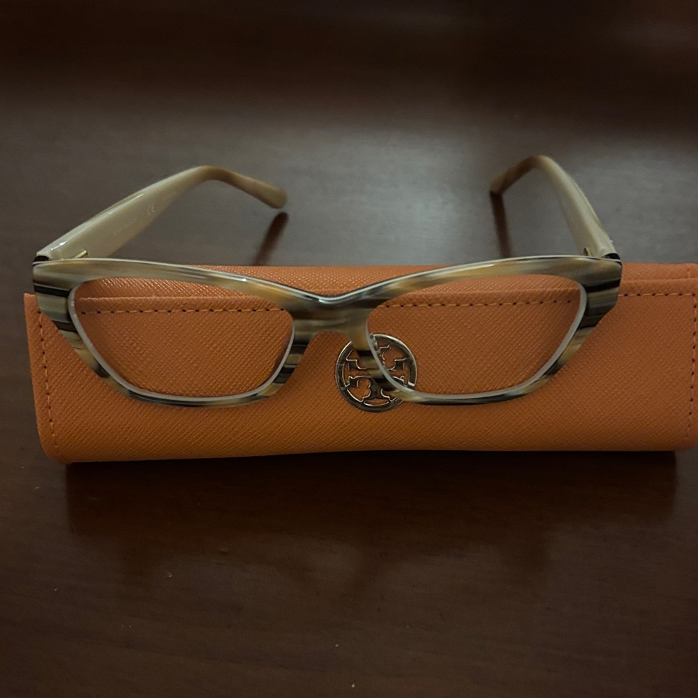 Stylish Brown and Tan Glasses with Case 53  15 135.